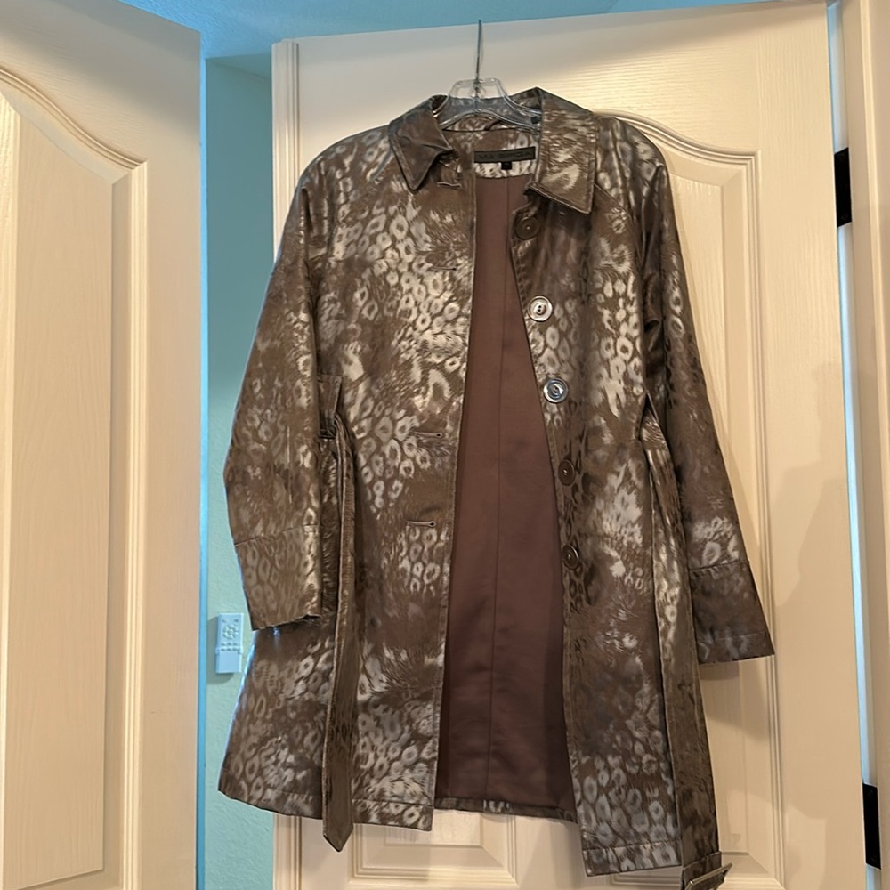 Via Spiga women’s petit size trench coat.  Like New!  Excellent condition.